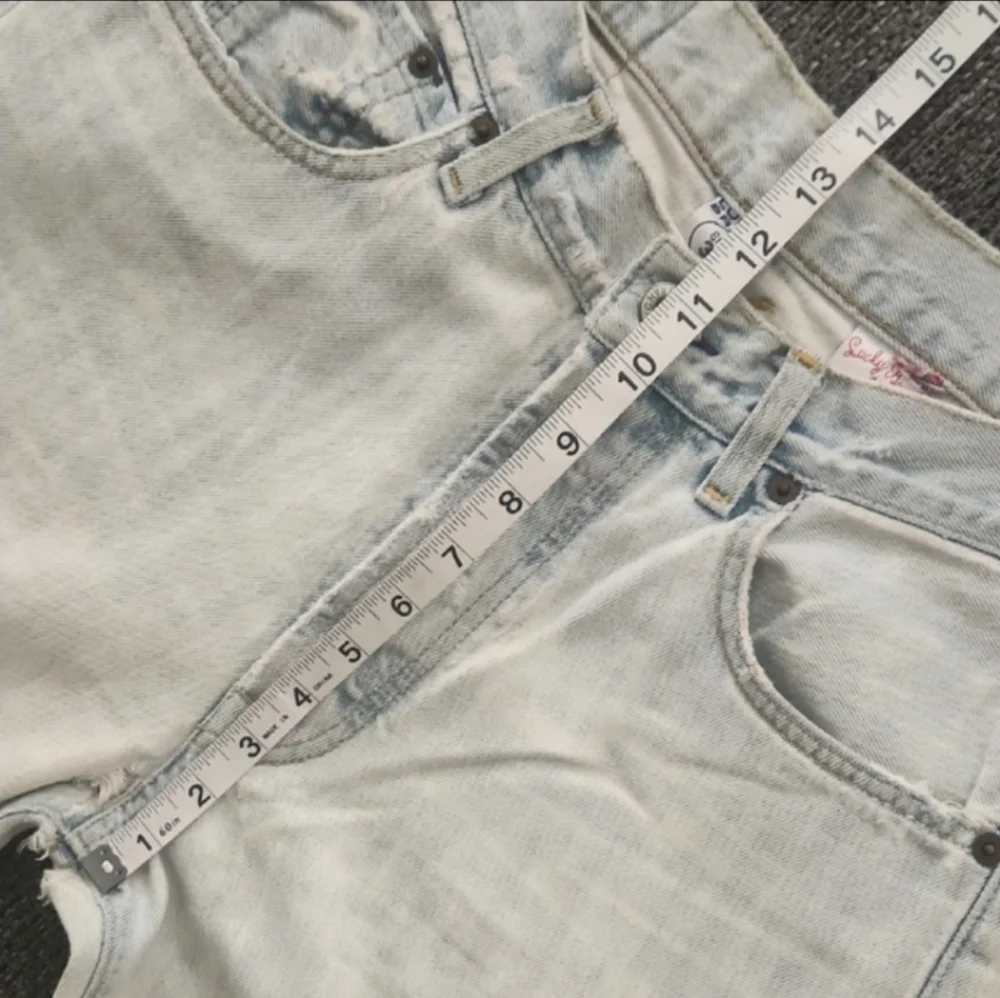 🍀VERY VTG Lucky Brand Jeans🍀 - White Distressed Button Fly Jean - Picture 16 of 16